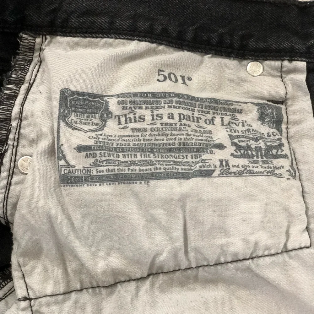 LEVI’S Black 501 Jean Shorts - Picture 6 of 7